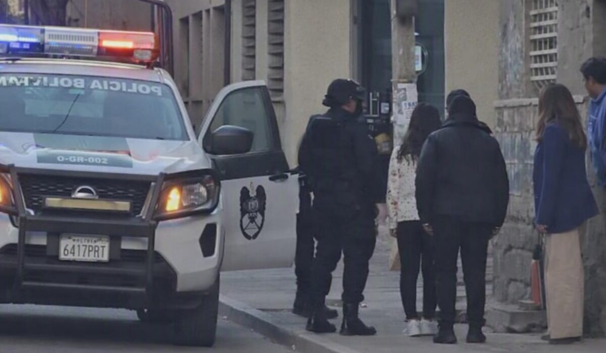 Intervención de autoridades ante menores alcoholizados en Oruro