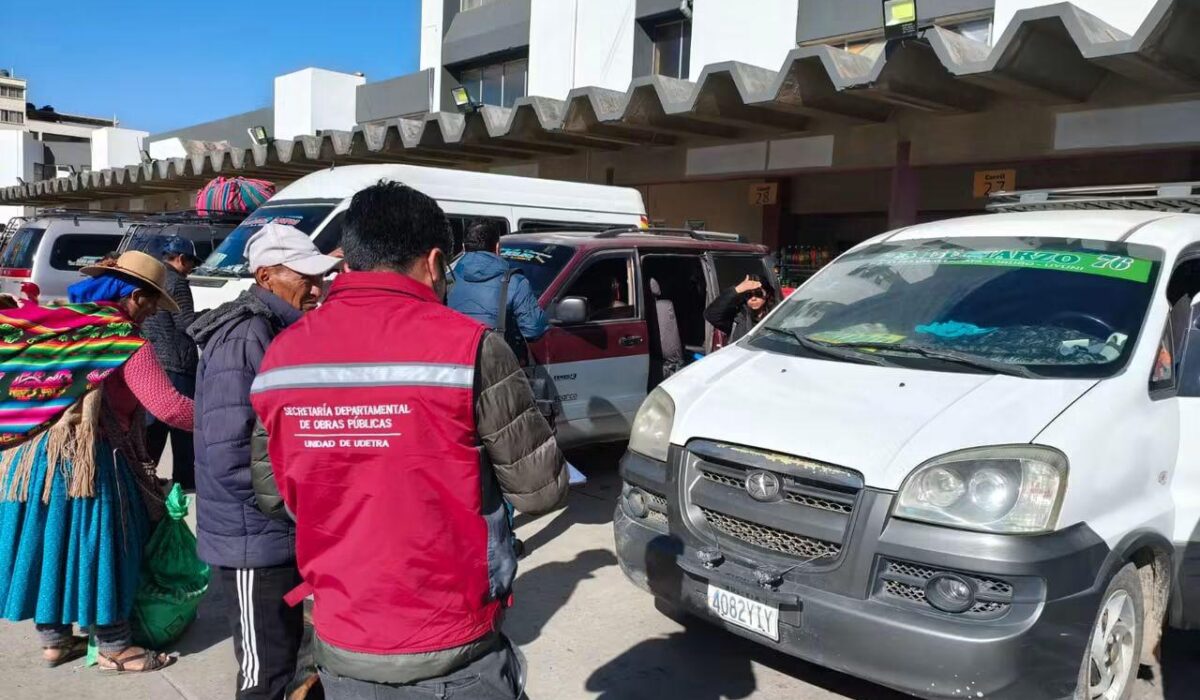 Revisión de tarifas de pasajes interprovinciales en Oruro