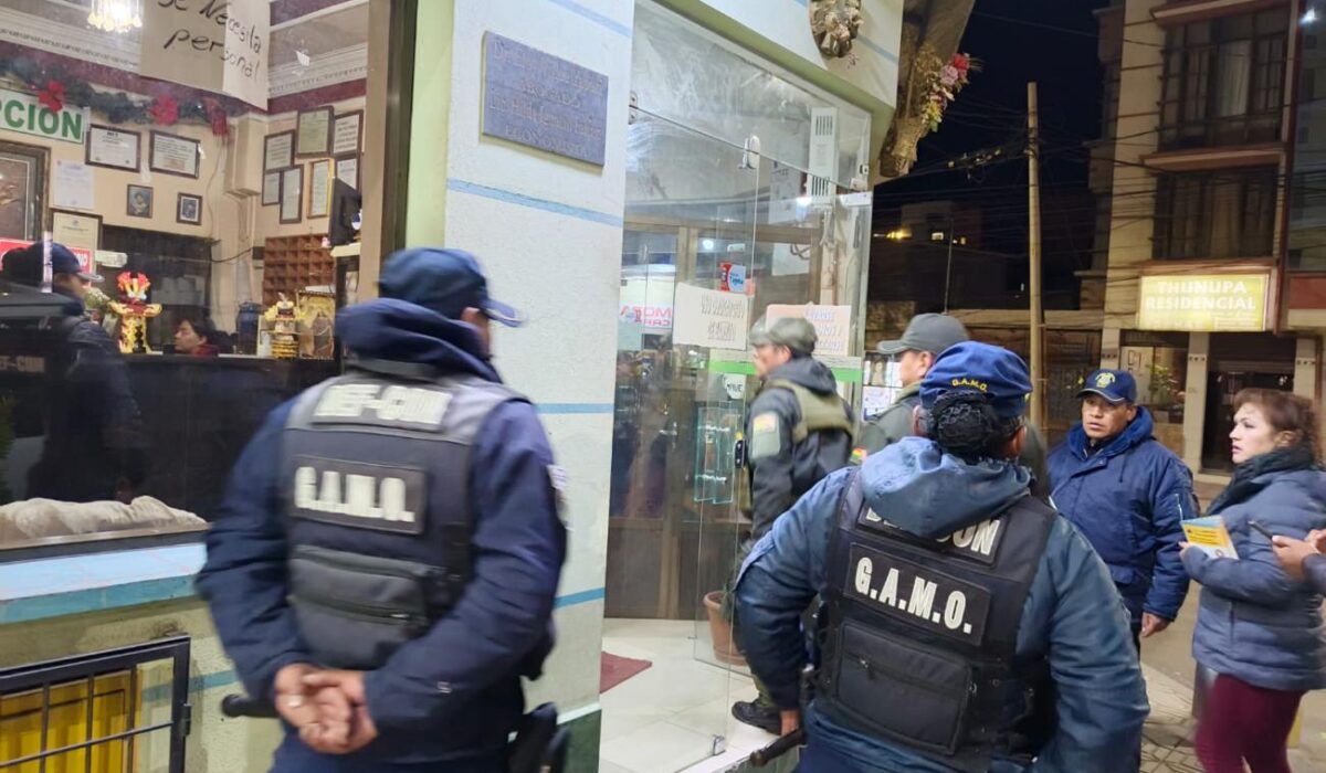 Operativo de Seguridad en Oruro: Policía y Defensa al Consumidor en Acción