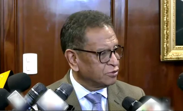 Gobierno boliviano y OEA abordan conflictos sociales y seguridad