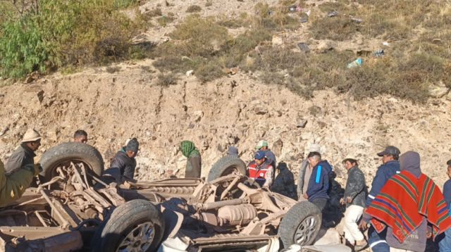 Trágico accidente en Tacobamba: cinco educadores pierden la vida