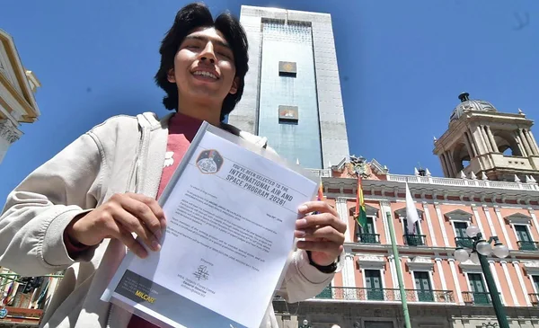 Estudiante boliviano busca financiamiento para participar en programa de la NASA