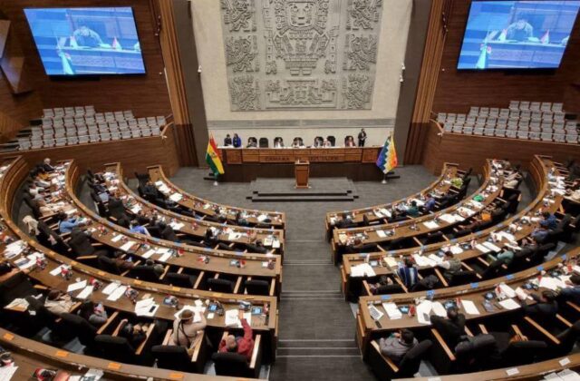 Aprobación de financiamiento del FMI en la Cámara de Diputados avanza a pleno