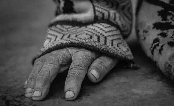 Adolescentes que auxiliaron a una anciana enfrentan demanda millonaria