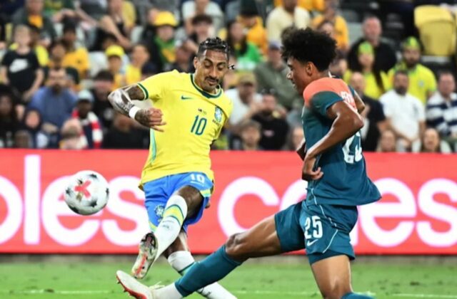 Raphinha se retira de la selección brasileña por lesión y regresa a Barcelona