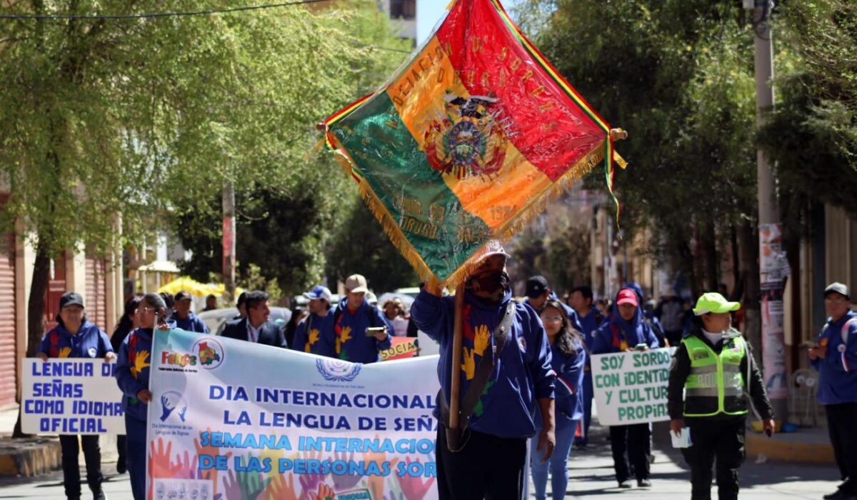 Celebración de la comunidad sorda en Oruro promueve la inclusión social