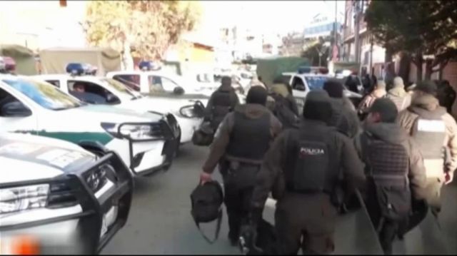 Despliegue policial en La Paz ante posibles movilizaciones del transporte