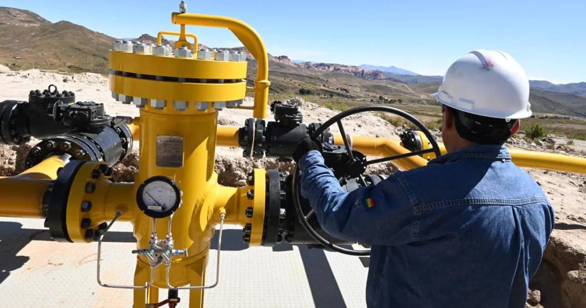 Gobierno permite a refinerías importar petróleo para comercializar combustibles sin subsidios