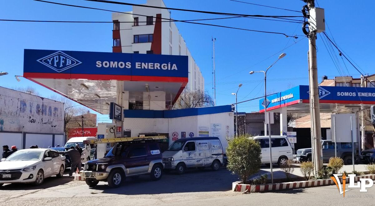 Choferes protestan por eliminación de subvención al diésel y amenazan con bloqueos