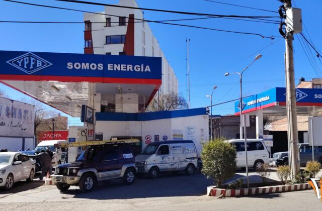 Choferes protestan por eliminación de subvención al diésel y amenazan con bloqueos