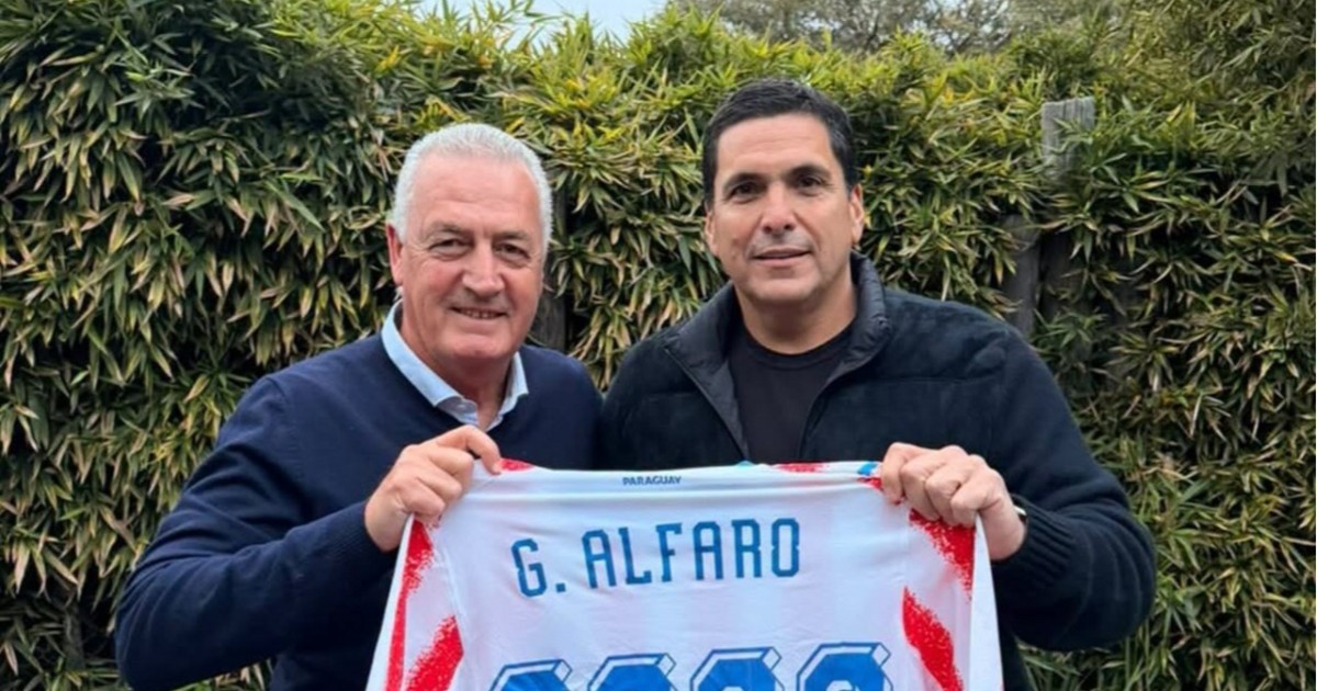 Gustavo Alfaro continuará al mando de la selección paraguaya hasta el 2030
