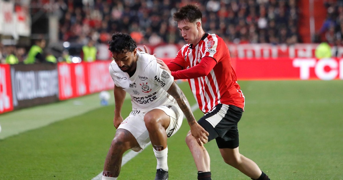 Estudiantes y Corinthians empatan en la ida de cuartos de final