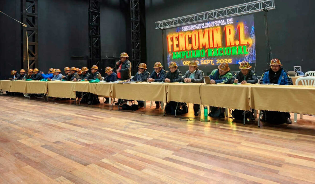 Mineros cooperativistas en Oruro se movilizan contra la eliminación de subsidio al diésel