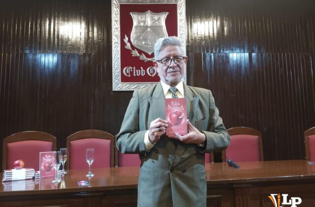 Reflexión y espiritualidad en "Un ángel en la manzana" de Jorge Encinas