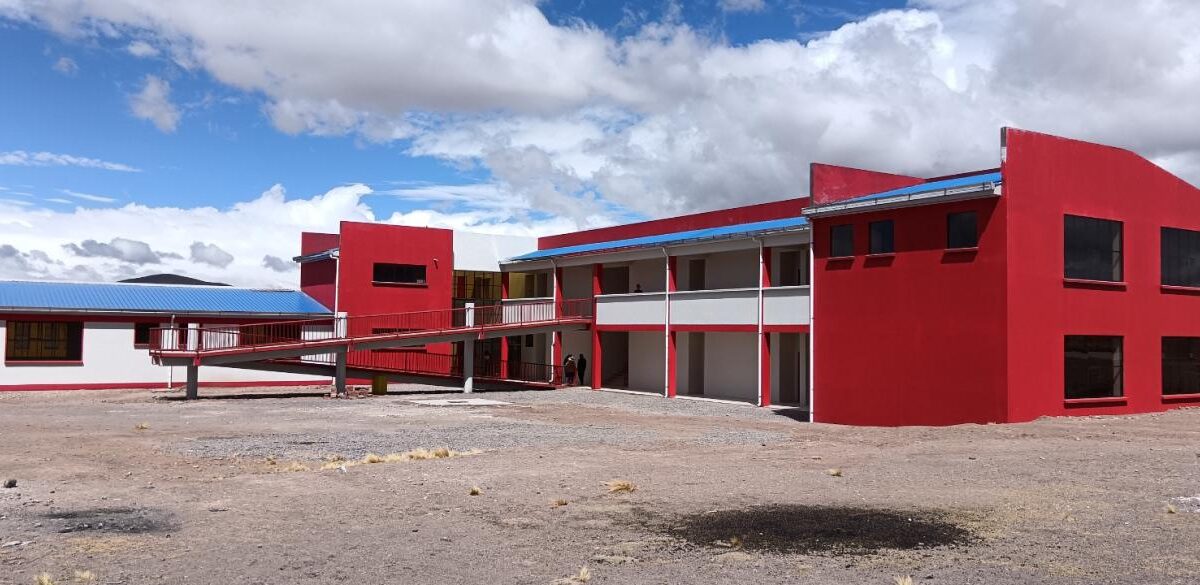 Tolapalca estrena moderna unidad educativa tras significativa inversión