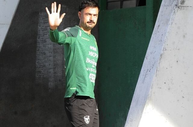 Viscarra recibe el apoyo de Villegas para ser el arquero titular