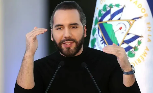 El Salvador impulsa educación con IA: Bukele resalta evaluaciones positivas