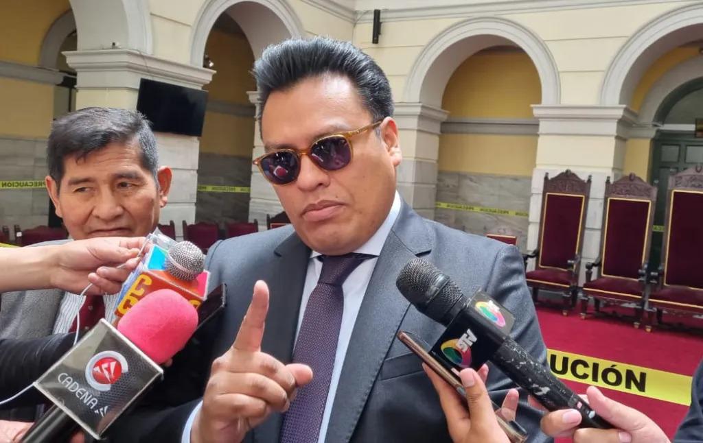 Campero solicita aclaraciones sobre su visa revocada en EE.UU.