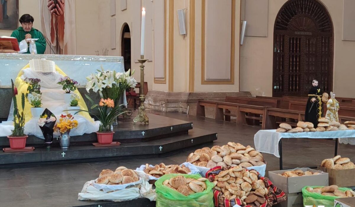 Los panificadores artesanales de Oruro celebran a San Nicolás
