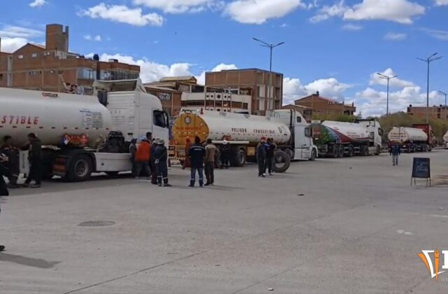 Transportistas de combustible en Oruro enfrentan demoras en descarga