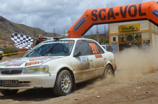 Preparativos finales para la cuarta competencia nacional de automovilismo en Oruro
