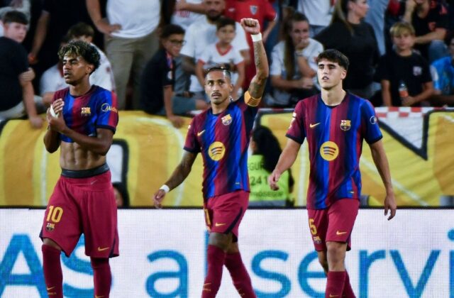 Raphinha brilla con un triplete y el Barcelona se afianza en la cima de LaLiga