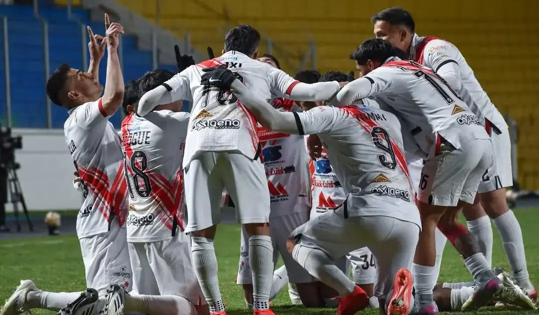 Nacional Potosí se impone en Oruro con un doblete de Álvarez