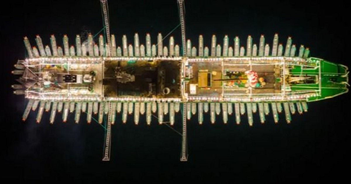 Flota china de pesca se instala frente a las costas de Chile