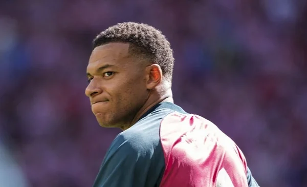 Mbappé se ausenta de los entrenamientos por enfermedad