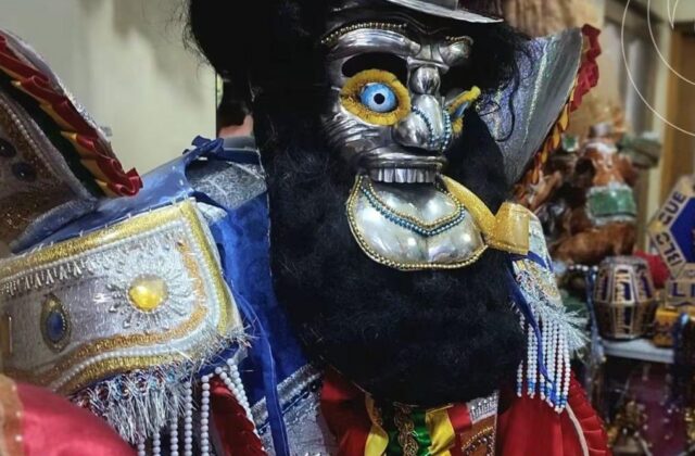 Controles de precios en trajes folklóricos para el VISO 2026