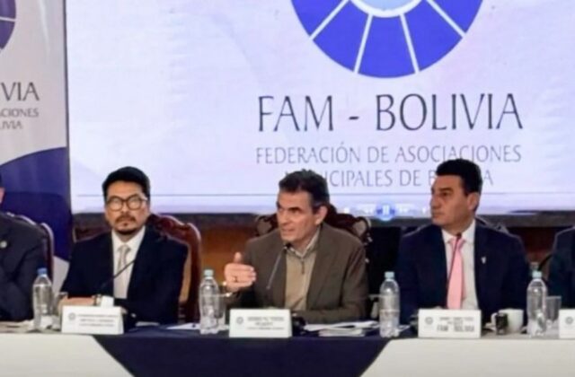 El presidente Paz impulsa la descentralización con reuniones clave