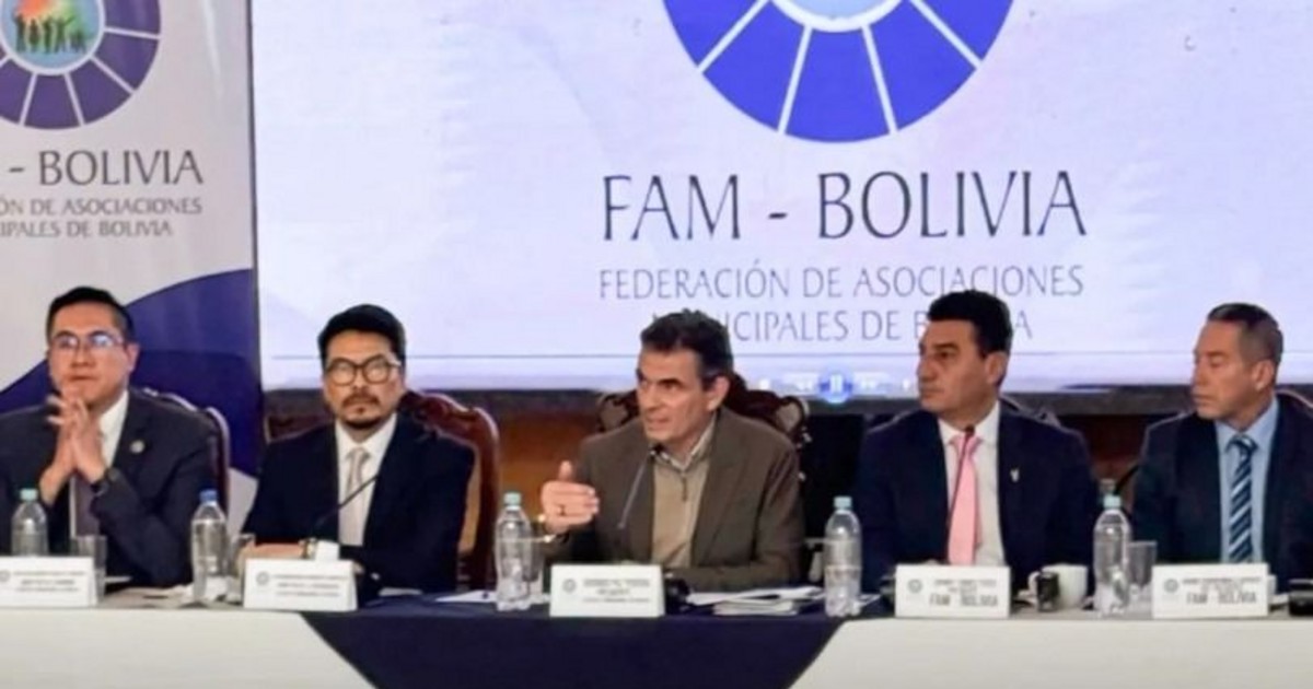 El presidente Paz impulsa la descentralización con reuniones clave