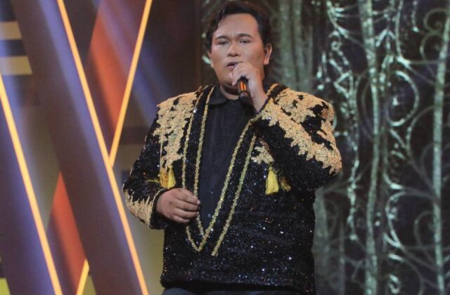 Juan Gabriel defiende su estilo de interpretación tras críticas del jurado
