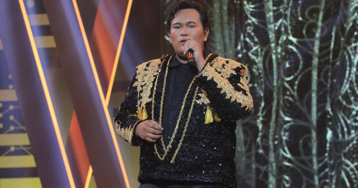 Juan Gabriel defiende su estilo de interpretación tras críticas del jurado