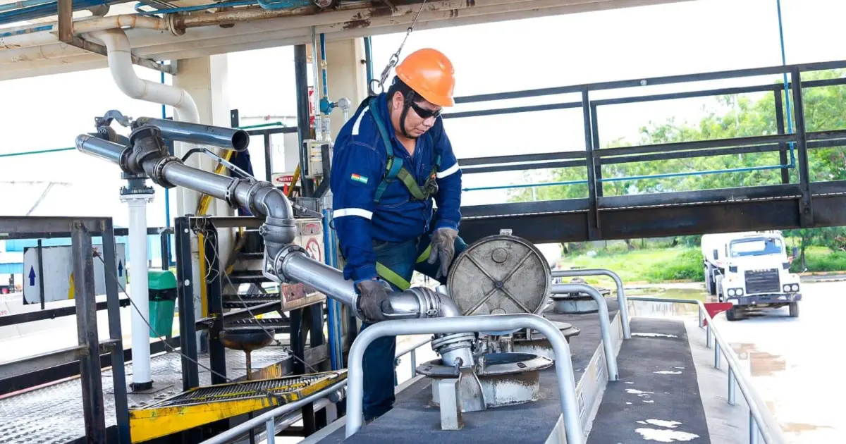 Expertos critican la falta de claridad en la política hidrocarburífera del Gobierno Paz
