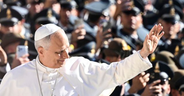La sorprendente recepción del Papa en Francia, un país laico