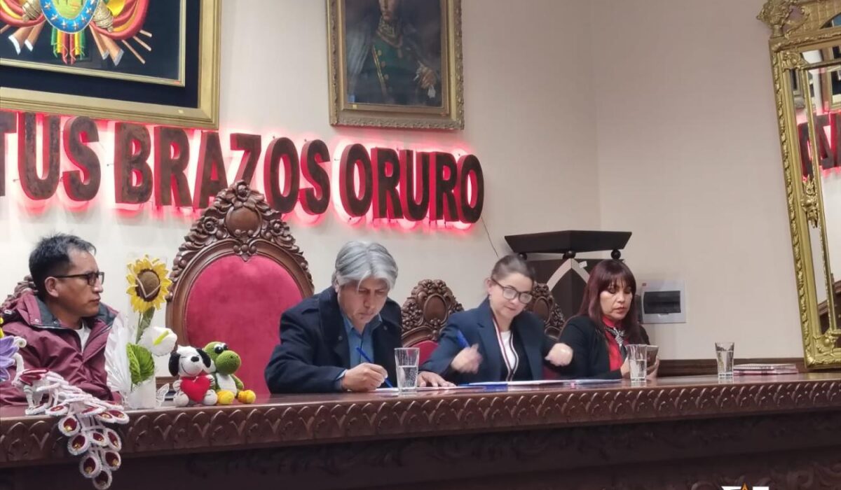 Gobernación de Oruro firma convenios internacionales para el desarrollo regional