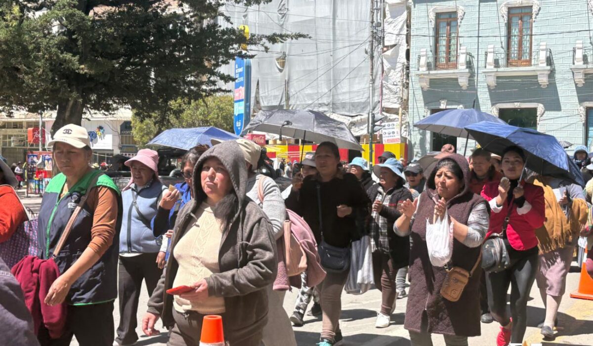 Protestas de comerciantes en Oruro por aumento de precios