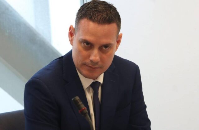 Líderes de Libre solicitan la renuncia de Rafael López como jefe de bancada
