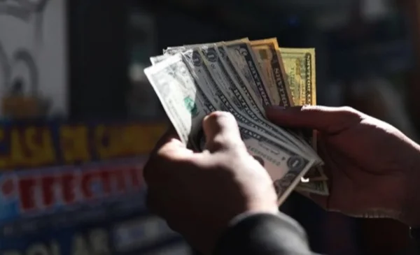 Rodrigo Paz analiza la significativa disminución del dólar en Bolivia