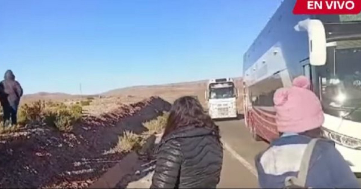 Conflicto en Uyuni: Ataque a bus revela tensiones en el transporte