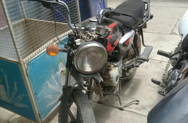 Moto con placa clonada es retenida en Oruro durante el Día del Peatón