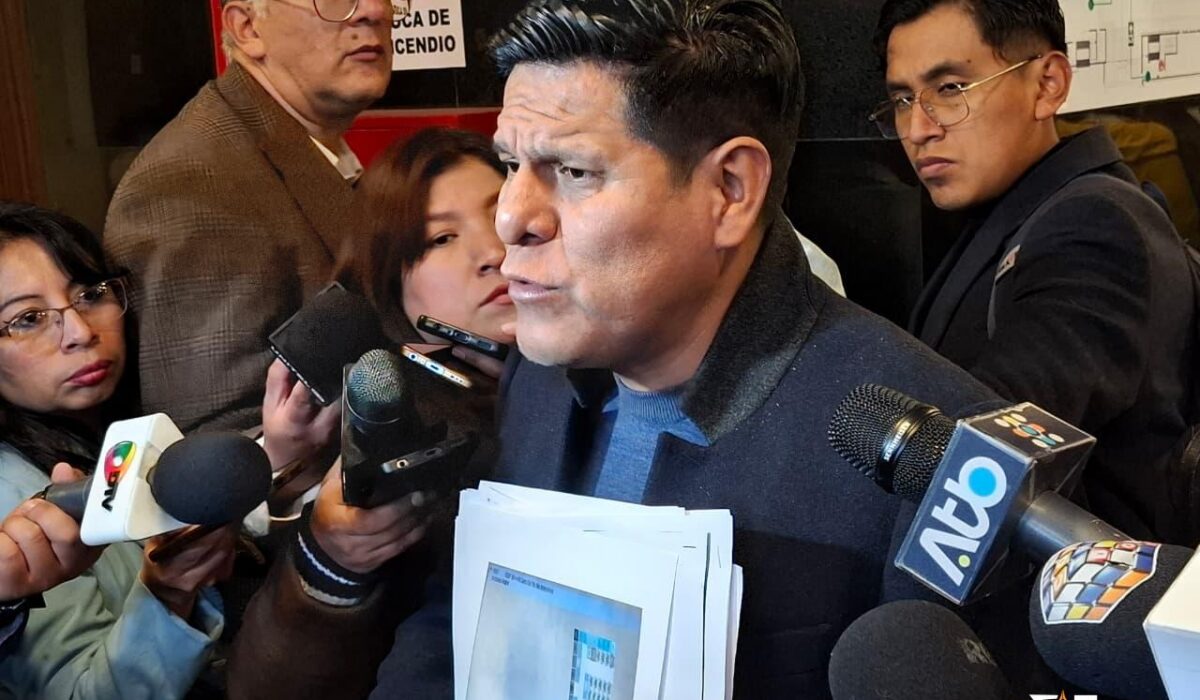 Denuncia contra gerente de BoA por viaje a EE.UU.