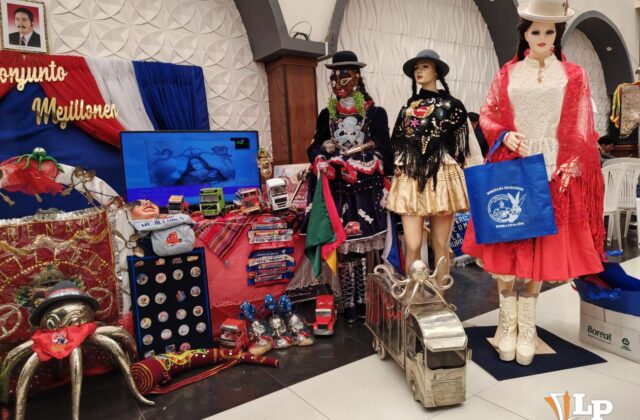 Exposición resalta el legado de las Morenadas en Oruro