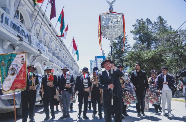 Oruro celebra el Día Nacional de la Danza de la Morenada con un evento vibrante