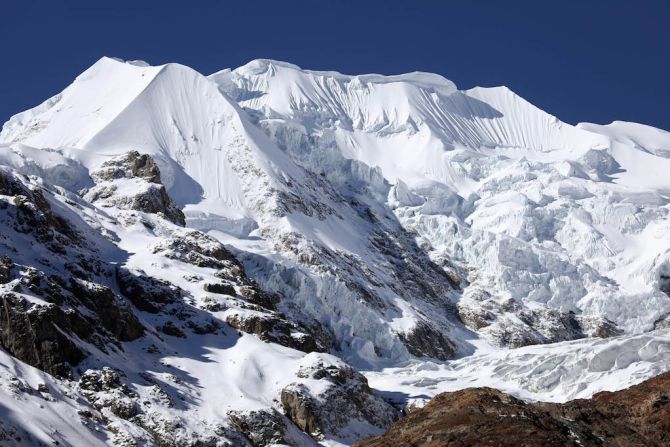 Impacto del Calor en el Glaciar Illimani: Pérdida de Más de un Metro de Hielo