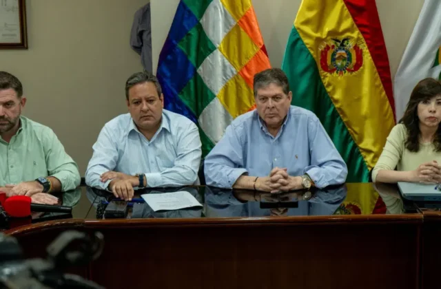 Acuerdo entre el Gobierno y el sector cañero para aumentar el etanol en la gasolina