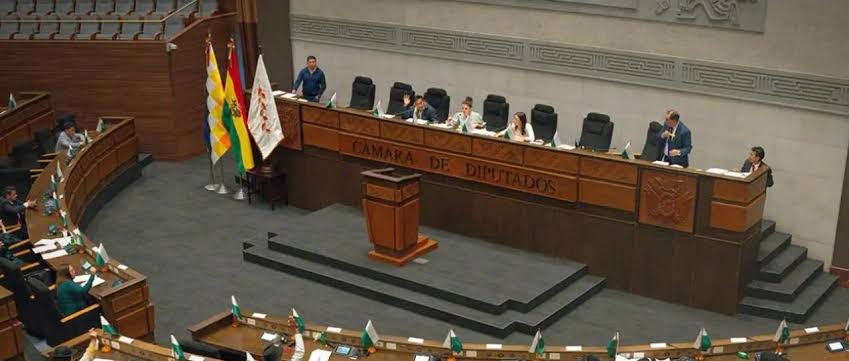 Conflicto Legislativo por Jefaturas de Bancada y Presidencia en Diputados