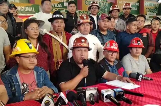 Trabajadores de Oruro en alerta por medidas económicas del Gobierno