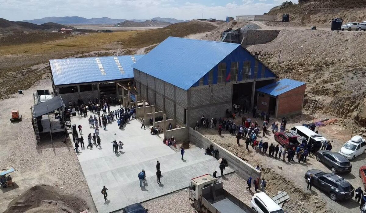 Inauguración del nuevo ingenio minero de la Cooperativa "Nueva San José" en Oruro